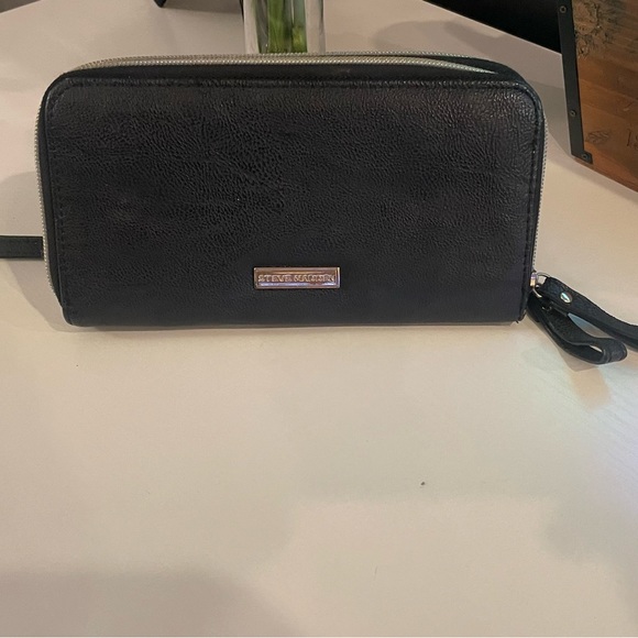 Steve Madden wallet - Picture 1 of 5